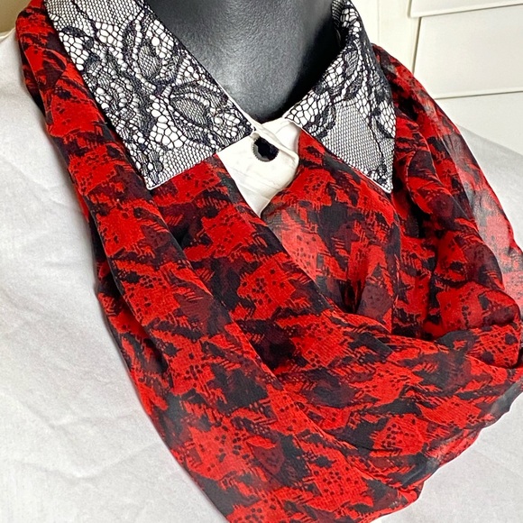 ✨🚨SOLD on LIVE🚨✨ Checkerboard Scarve - Picture 3 of 4